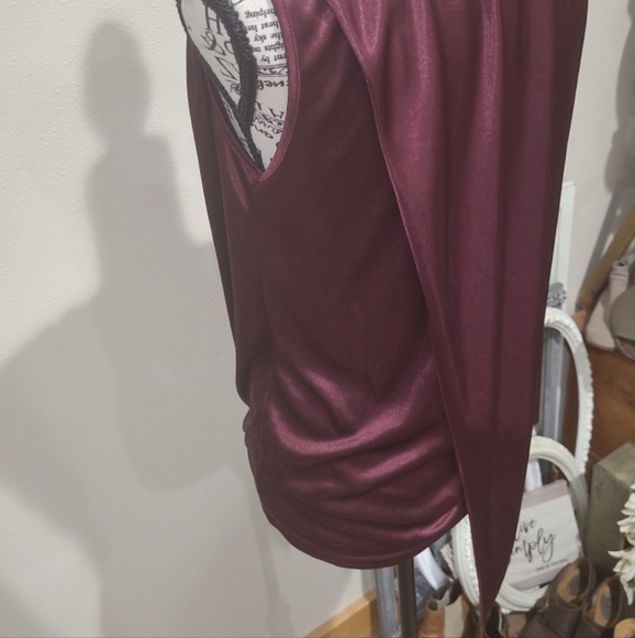 Harlowe and Graham Women's SZ S burgandy blouse festive holiday asymmetrical top - Picture 5 of 10